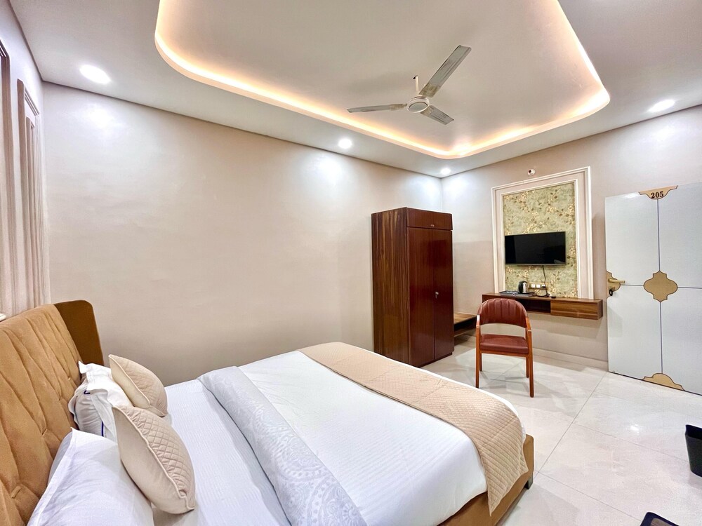 Siyavar Palace in Orchha, India