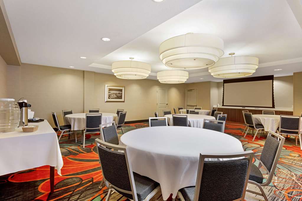 La Quinta Inn & Suites by Wyndham Kingman - photo 37