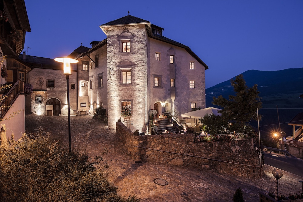 Hotel Ansitz Steinbock — hotel in Villandro