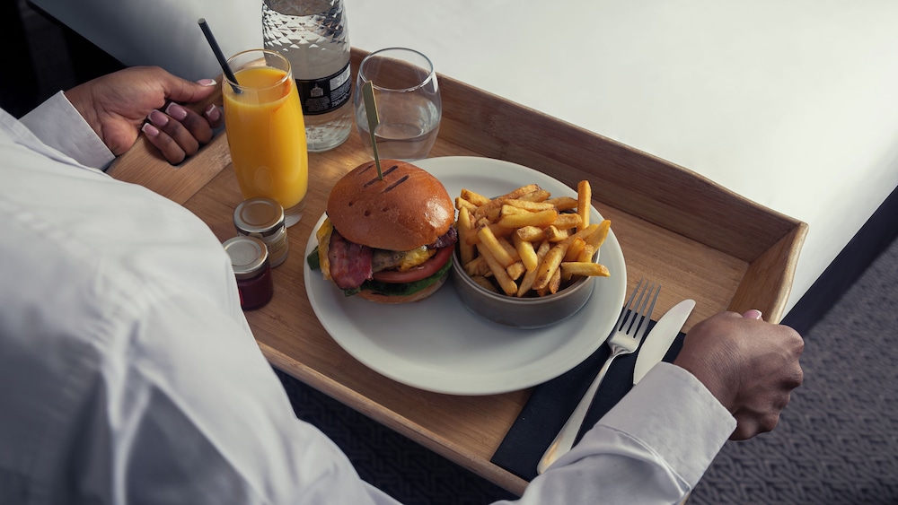 מזון ומשקאות