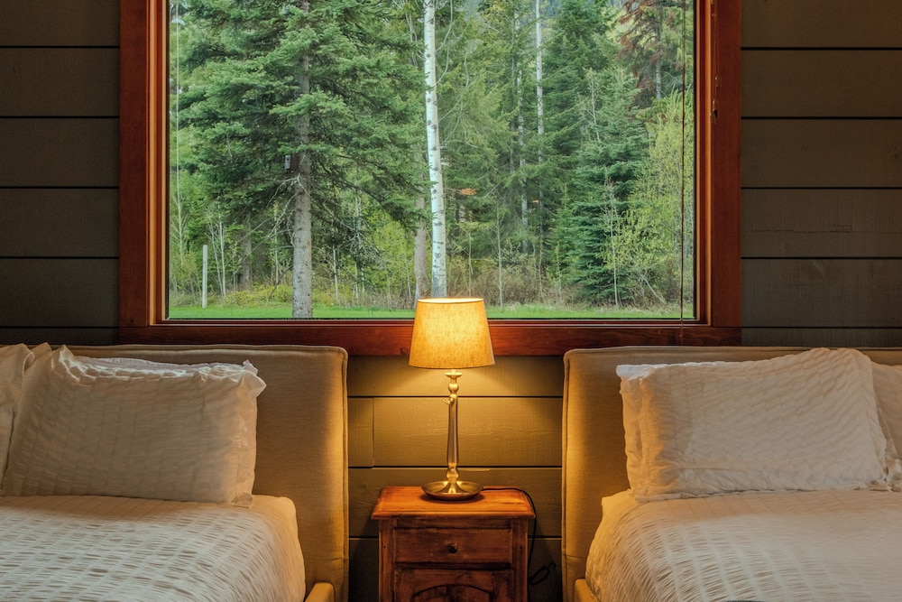 Winston Lodge — Golden — photo 4