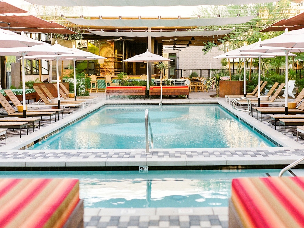 Rise Uptown Hotel - photo 31