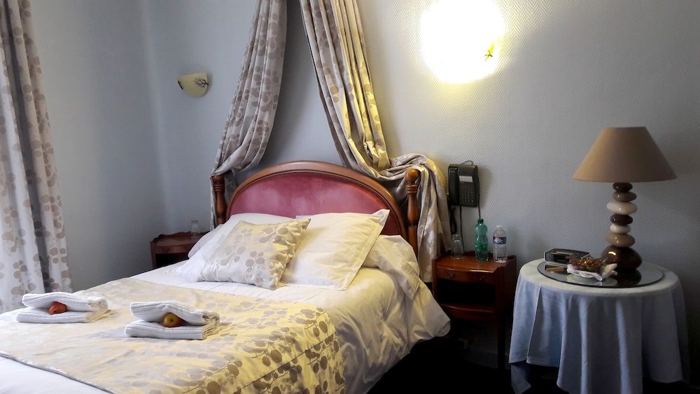 Hôtel Le Dauphin — Sees — photo 4