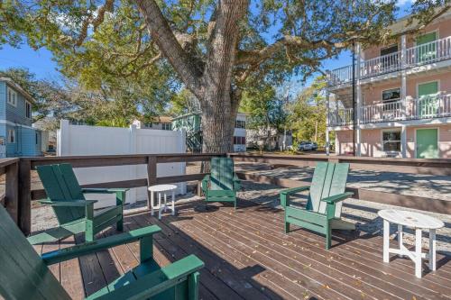 TreeHouse Lodge Walk to Beach Pet Friendly 201 — 4-Star Luxury Hotel in Myrtle Beach, United States