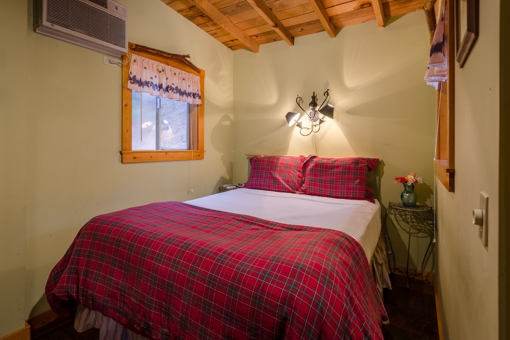Idyllwild Bunkhouse - photo 7