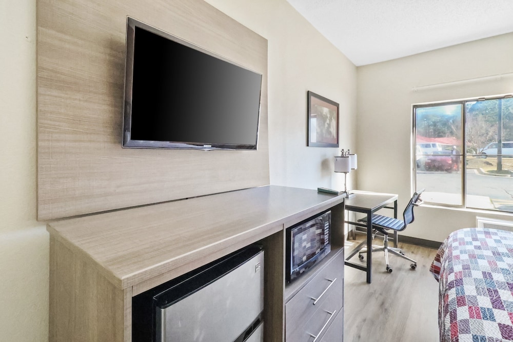 Red Roof Inn & Suites Fayetteville Fort Bragg - photo 14