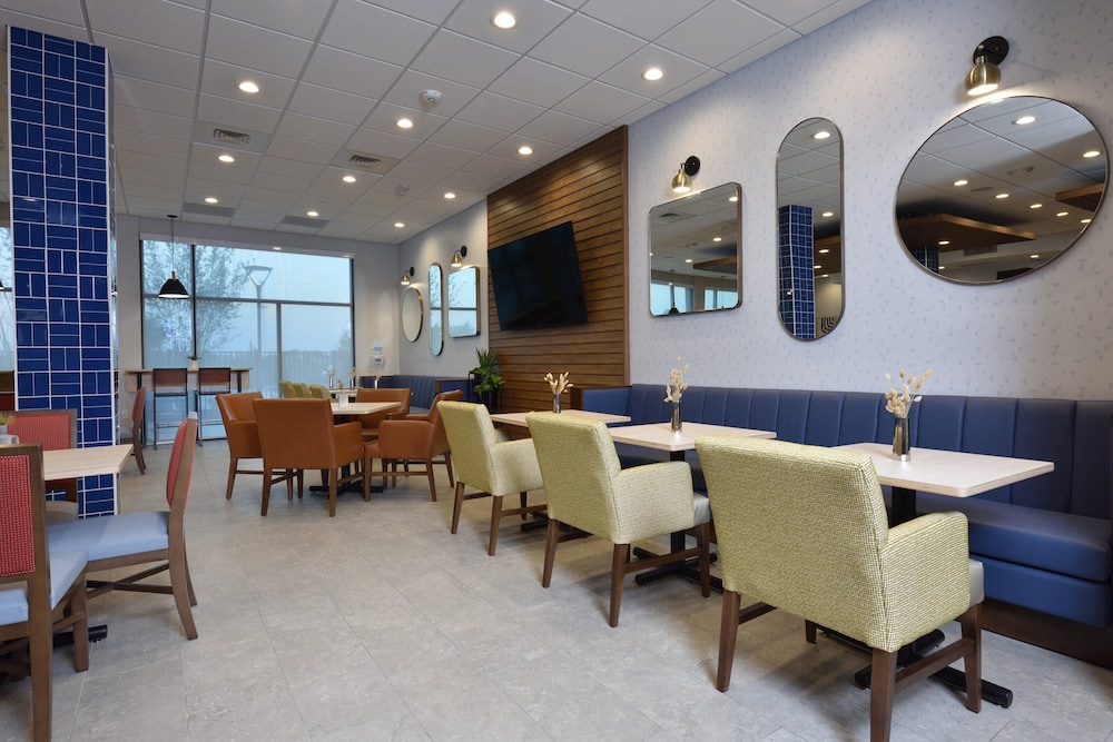 Holiday Inn Express & Suites Spring Woodlands Area by IHG - photo 28