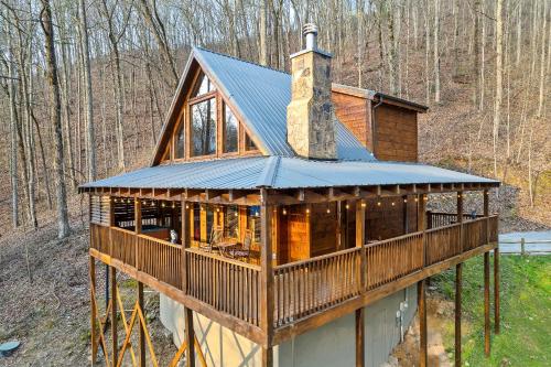 Private Hot Tub Views & Games — 4-Star Luxury Hotel in Sevierville, United States