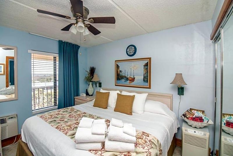 Beacher's Lodge Oceanfront Suites - photo 9