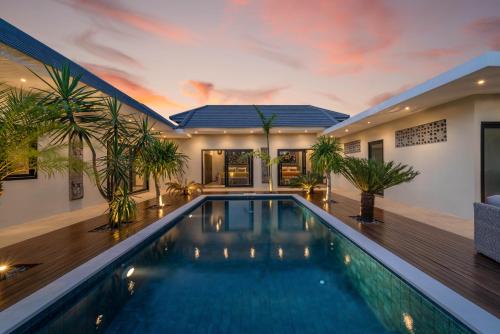 Villa Koya : Luxurious and Modern 3BR Villa in Seminyak — 4-Star Luxury Hotel in Seminyak, Indonesia