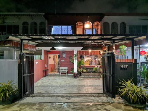 H&T Vintage Decor Homestay — 4-Star Luxury Hotel in Ipoh, Malaysia