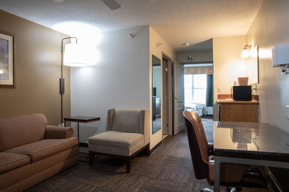 BlissPoint Inn & Suites - photo 13