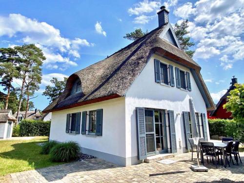 Sterntaucher Comfortable holiday residence — 4-Star Luxury Hotel in Glowe, Germany