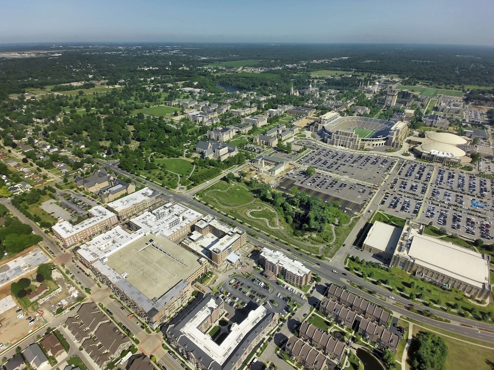 Embassy Suites by Hilton South Bend at Notre Dame - photo 40