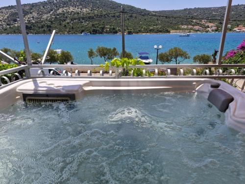 Apartments Mate — 4-Star Luxury Hotel in Marina, Croatia