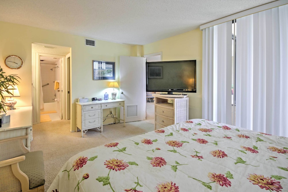 Beachfront Sarasota Resort Condo Siesta Key View - featured photo