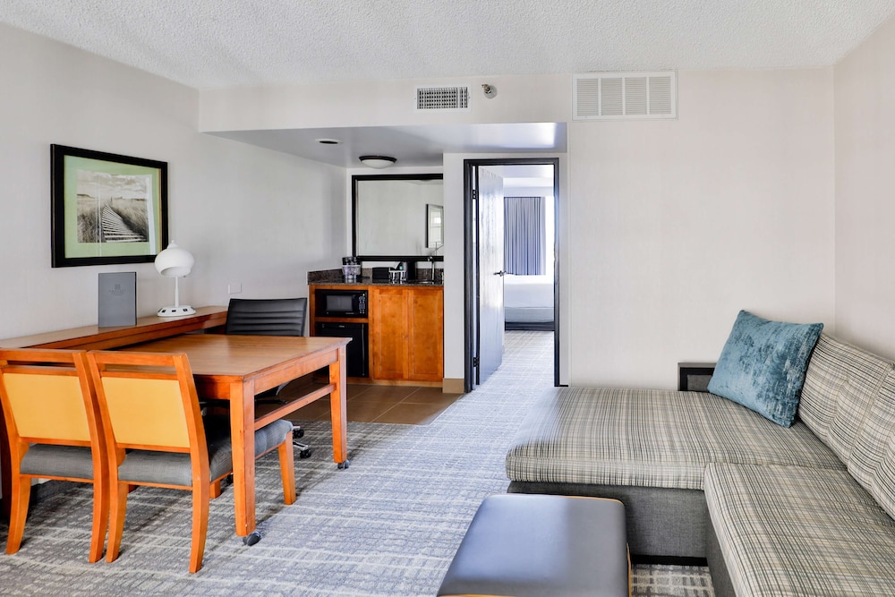 Embassy Suites by Hilton Austin Central - photo 16