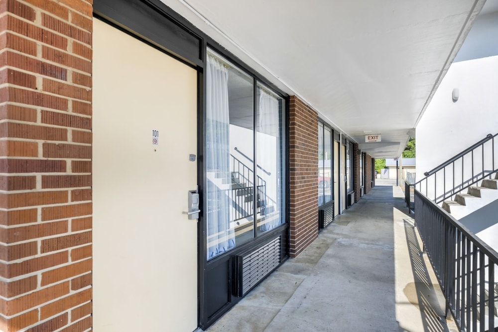 OYO Hotel Cleveland TN - photo 4