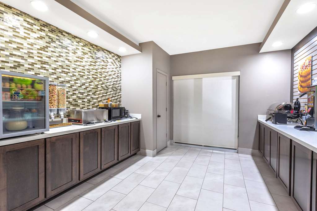 La Quinta Inn & Suites by Wyndham Hopkinsville - photo 45