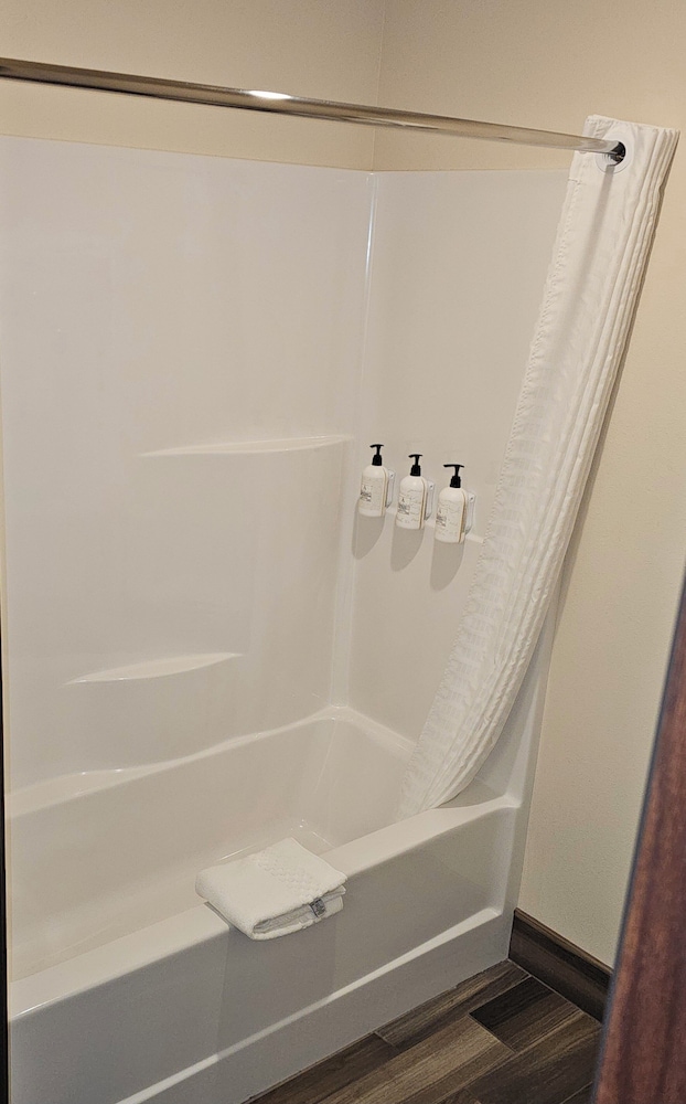 Cobblestone Inn & Suites Manchester - photo 32