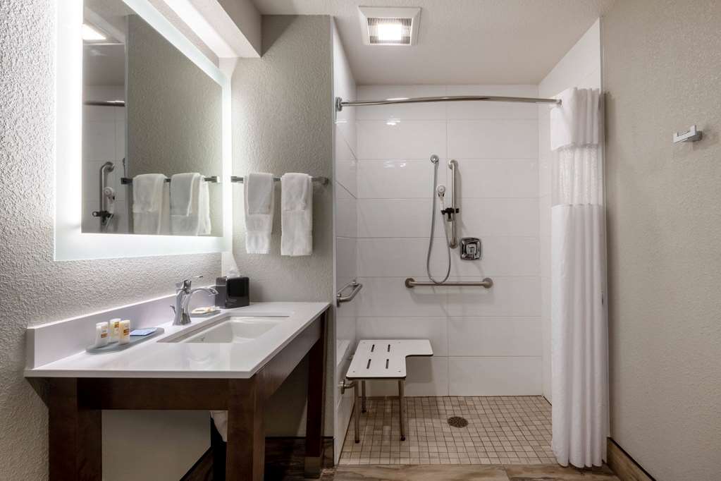 La Quinta Inn & Suites by Wyndham Anchorage Airport - photo 22