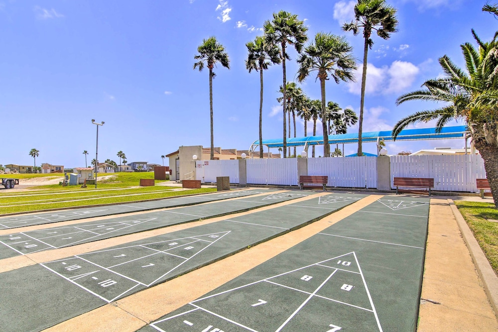 Resort style Perks & Deck at Port Isabel Home - photo 17
