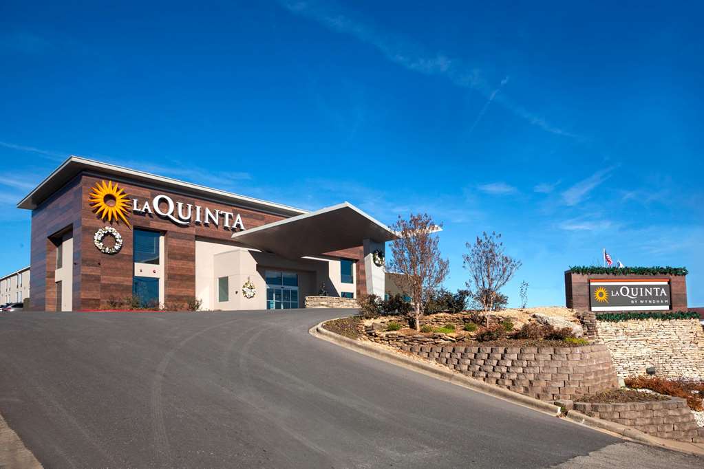 La Quinta Inn & Suites by Wyndham Branson - photo 3