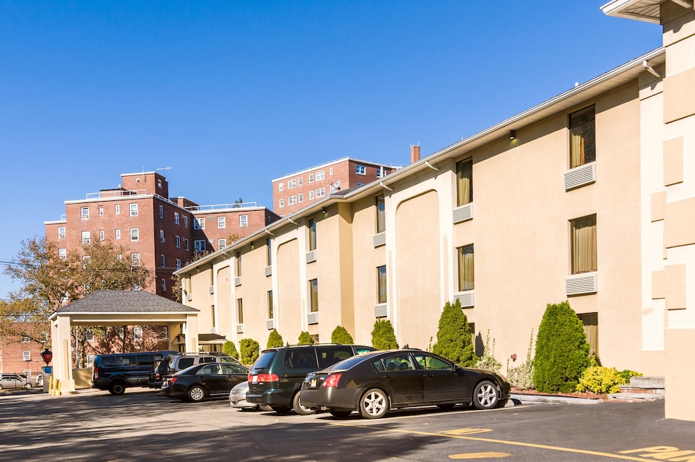 Red Carpet Inn Newark Irvington NJ - photo 33