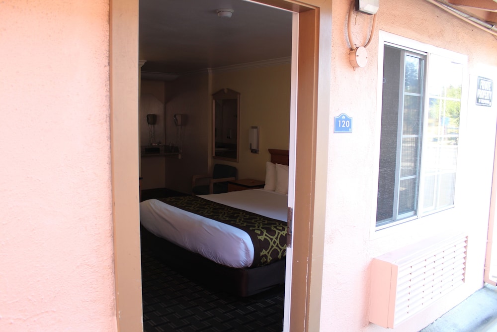 Riverside Inn & Suites Santa Cruz - photo 72