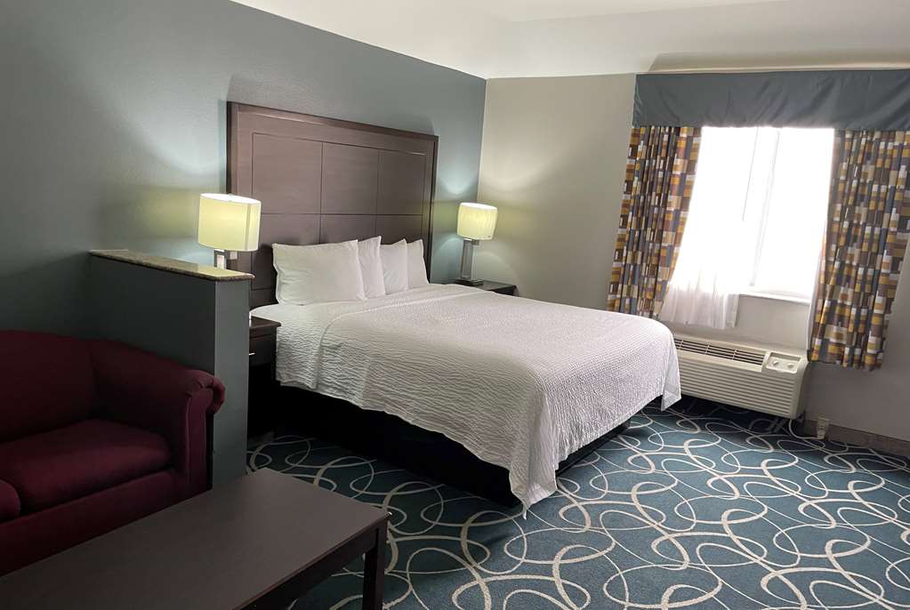 Days Inn & Suites by Wyndham Cleburne TX - photo 13