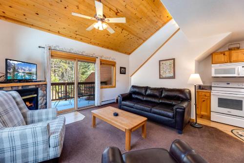 Bugle Pointe B07 by Estes Park Condos — 4-Star Luxury Hotel in Estes Park, United States