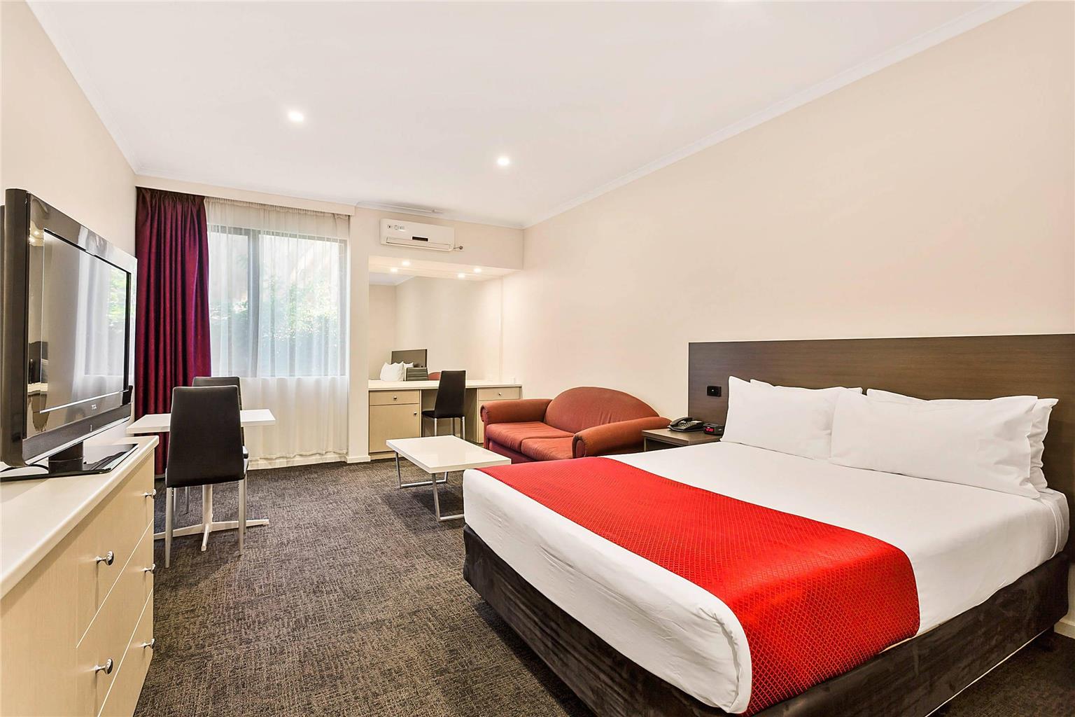 Quality Hotel Manor — 4-Star Luxury Hotel in Mitcham, Australia
