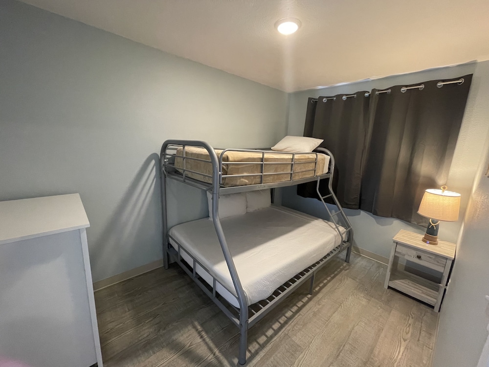 The Coastal Inn and Suites - photo 11