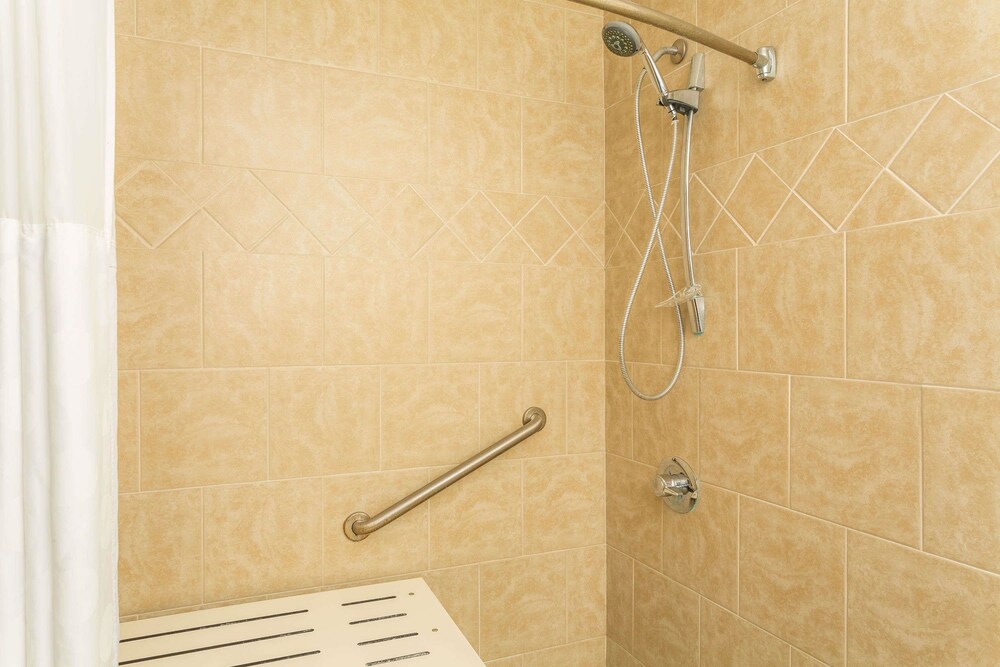 Ramada by Wyndham Houma - photo 9