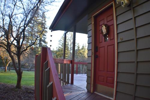 Wild Orchards Camas - carbon neutral hotel in Camas