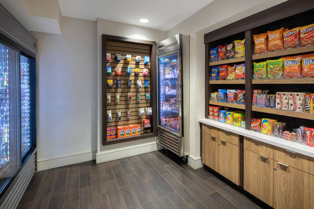 La Quinta Inn & Suites by Wyndham Atlanta Airport North - photo 32