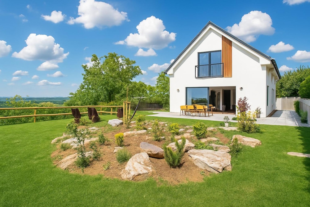 Vila Vinita — 4-Star Luxury Hotel in Sveti Jurij Ob Scavnici, Slovenia