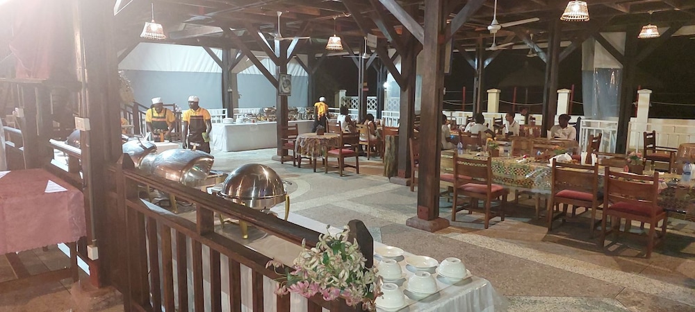 Charlestina Beach Resort — Elmina — photo 3