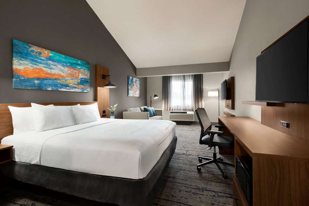 La Quinta Inn & Suites by Wyndham Salem OR - photo 22