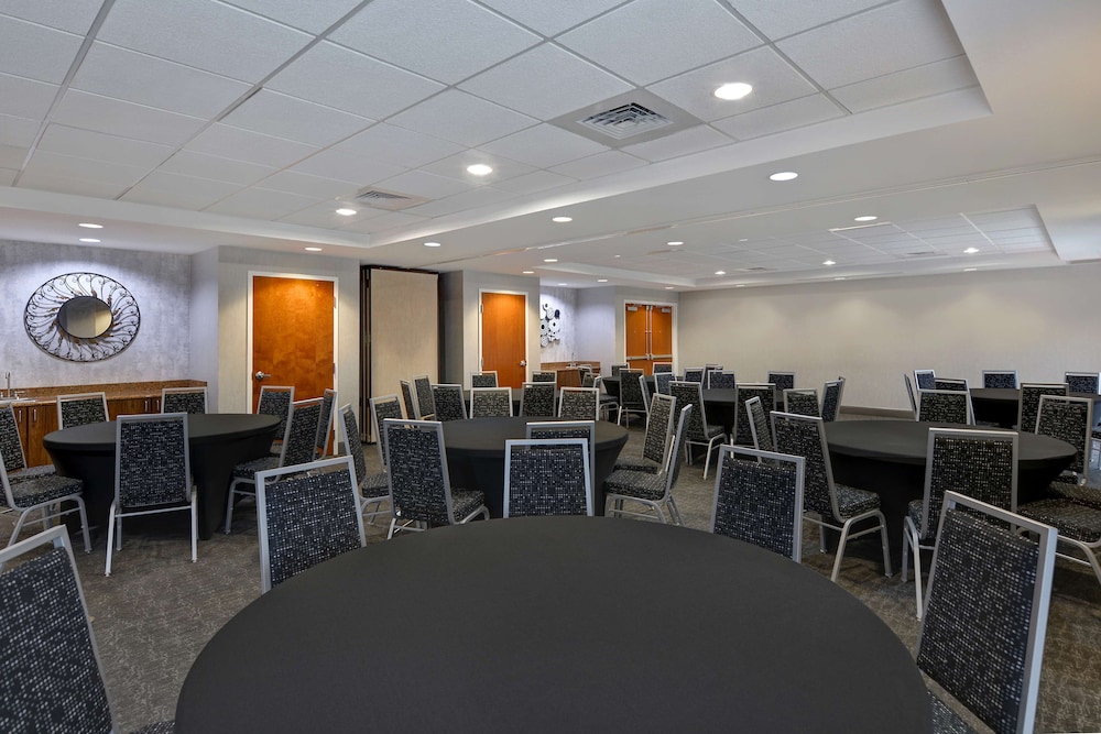 Hampton Suites Birmingham Hoover - photo 42