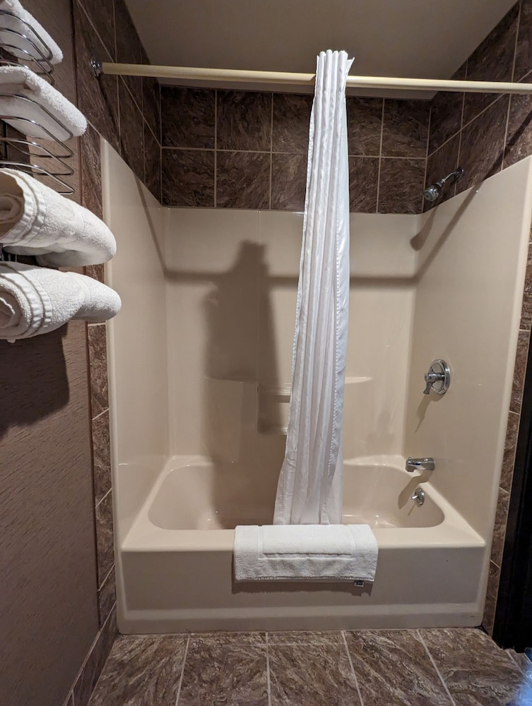 Woodfield Inn and Suites - photo 24