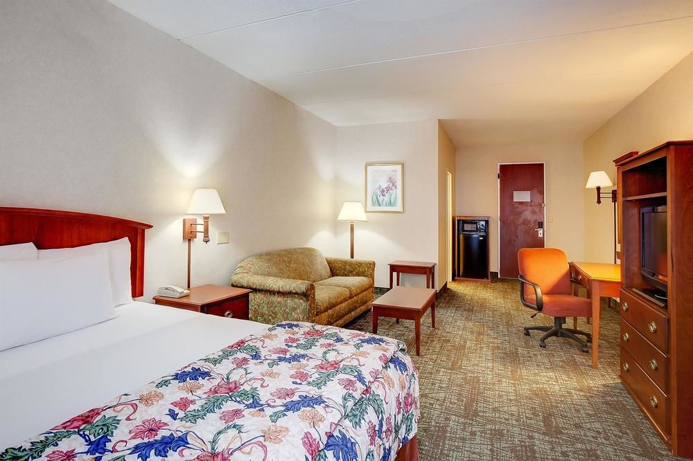 La Quinta Inn Paramus - photo 9