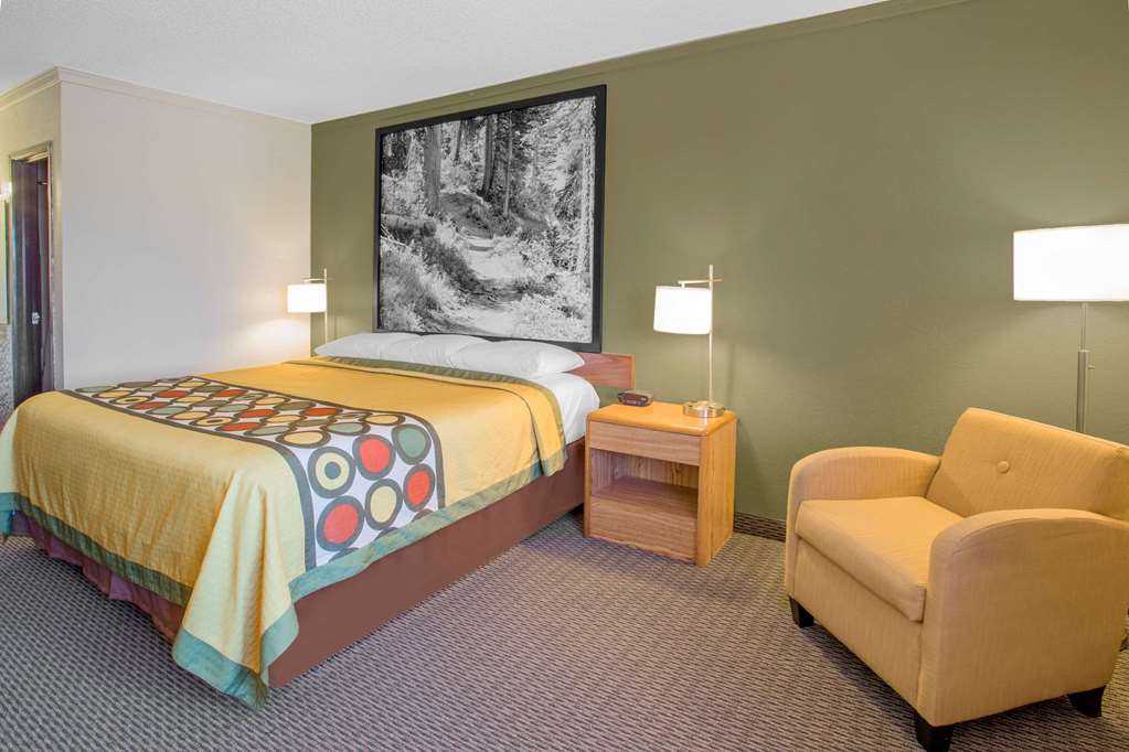 Super 8 by Wyndham Windsor Madison North - photo 9