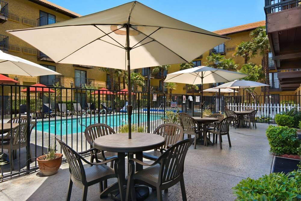Oxnard Inn Lancaster - photo 52