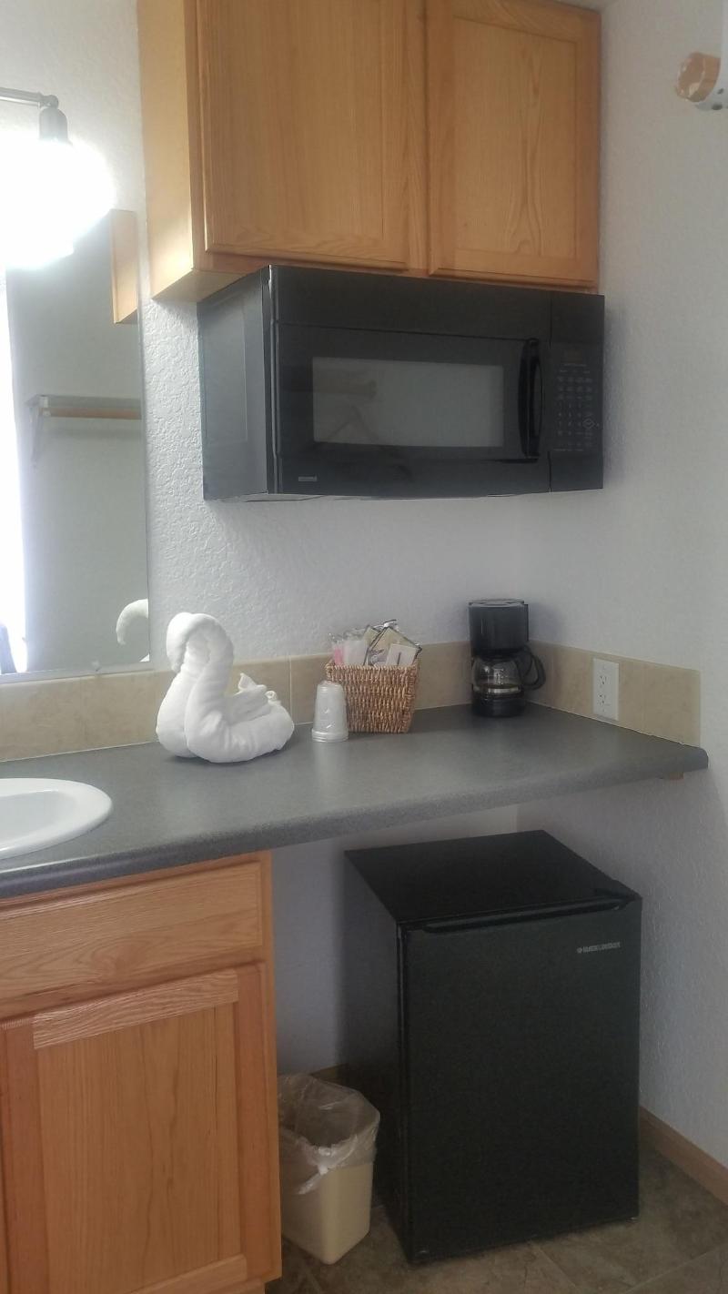 Howard's Motel - photo 9