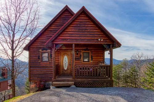 Mountains 4 Miles Panoramic Views Hot Tub & Fire Pit near Pigeon Forge - photo 2