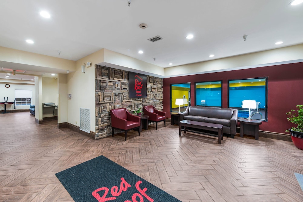 Econo Lodge Inn & Suites - photo 6