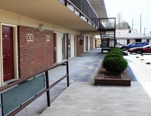 Speedway Inn - photo 4