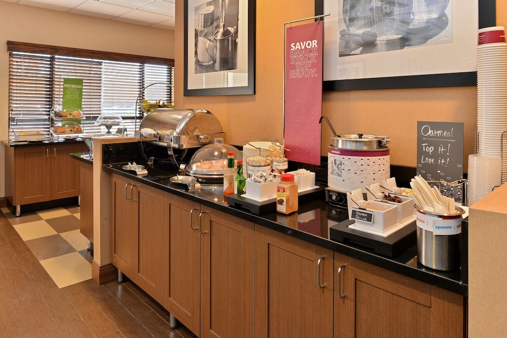 Hampton Inn Portland East - photo 57