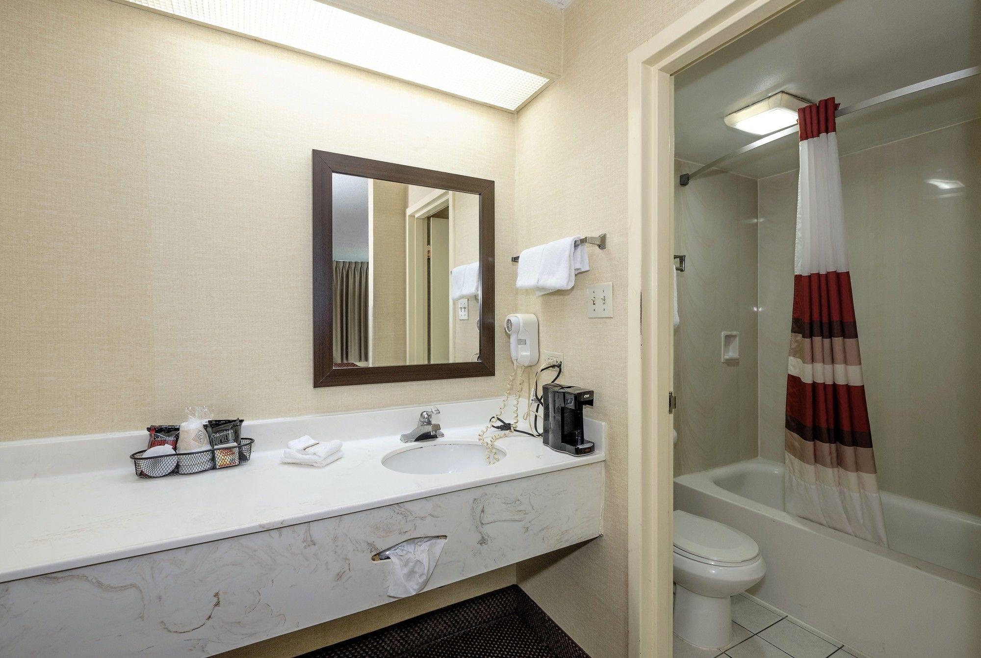 Red Roof Inn Washington DC College Park - photo 16